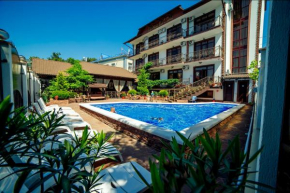 Hotel Paradeison